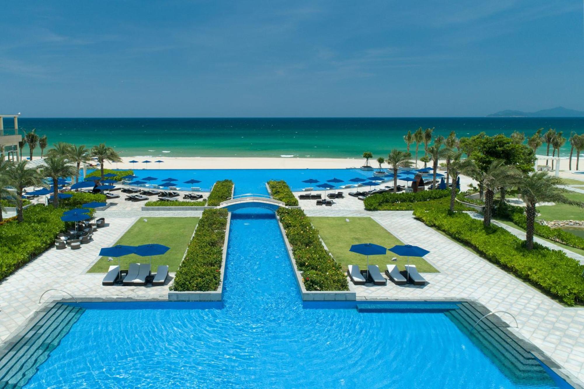 Dưỡng Và Trung Tâm Hội Nghị Sheraton Grand