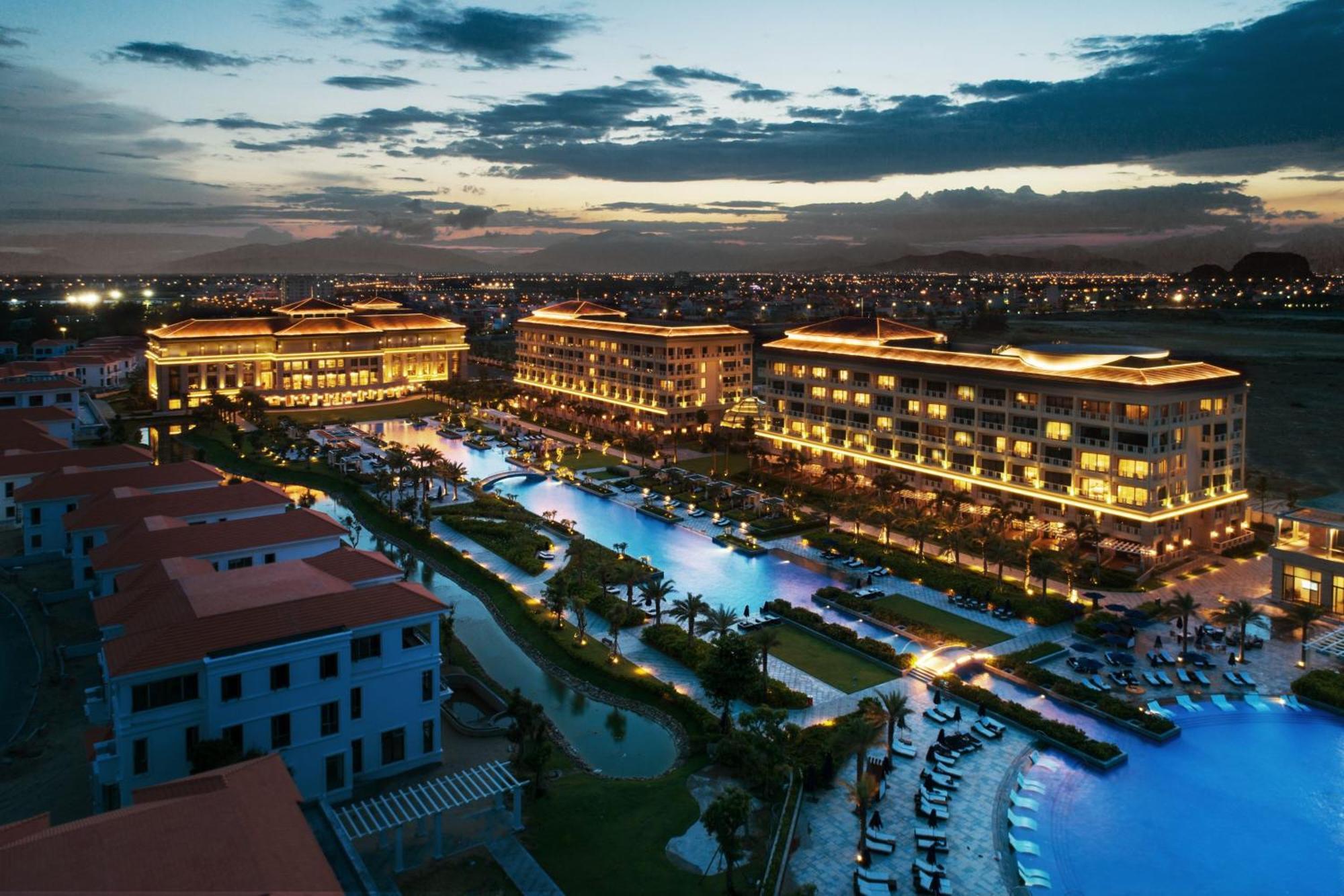 Dưỡng Và Trung Tâm Hội Nghị Sheraton Grand 5*
