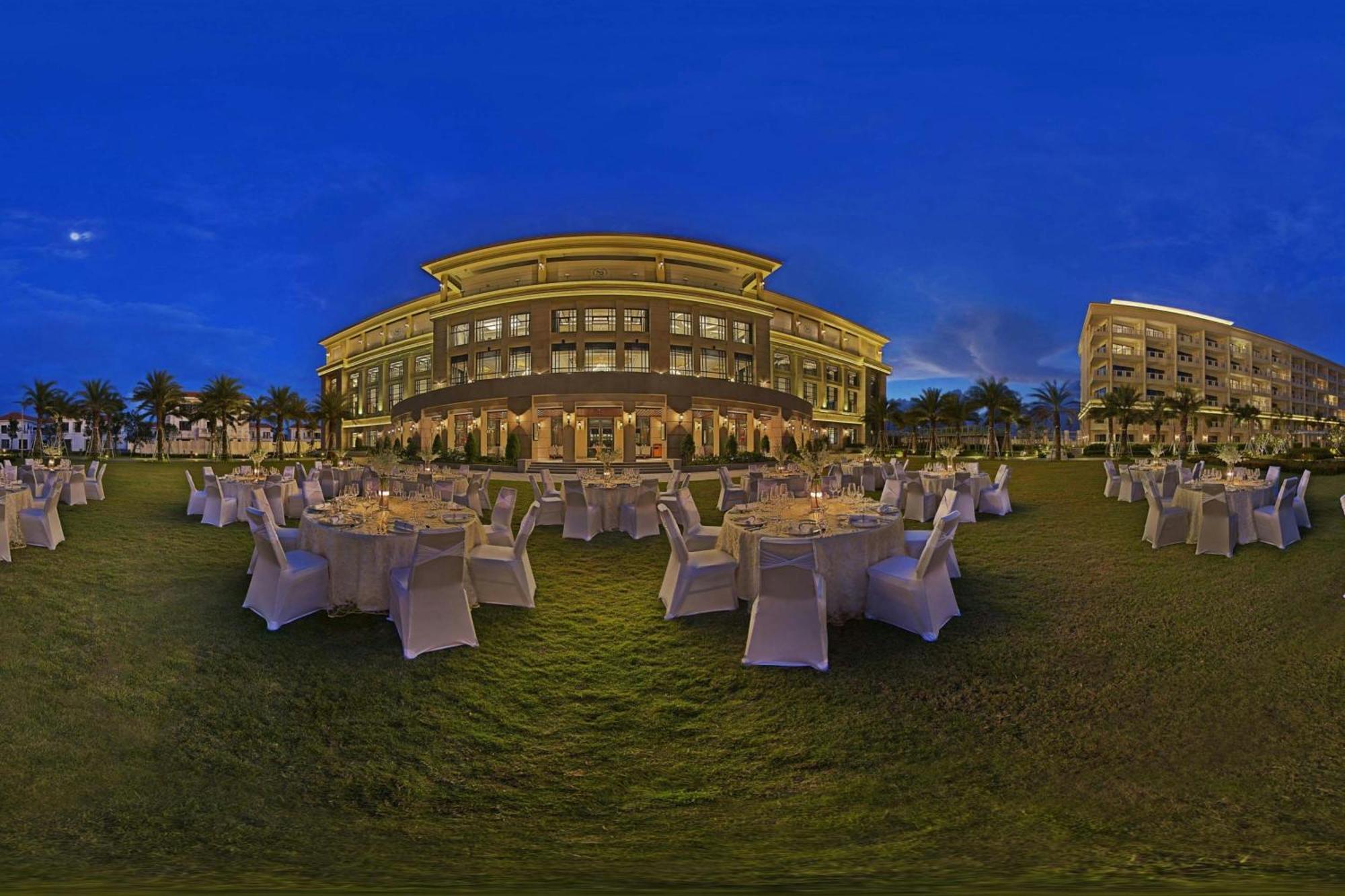 Dưỡng Và Trung Tâm Hội Nghị Sheraton Grand 5*