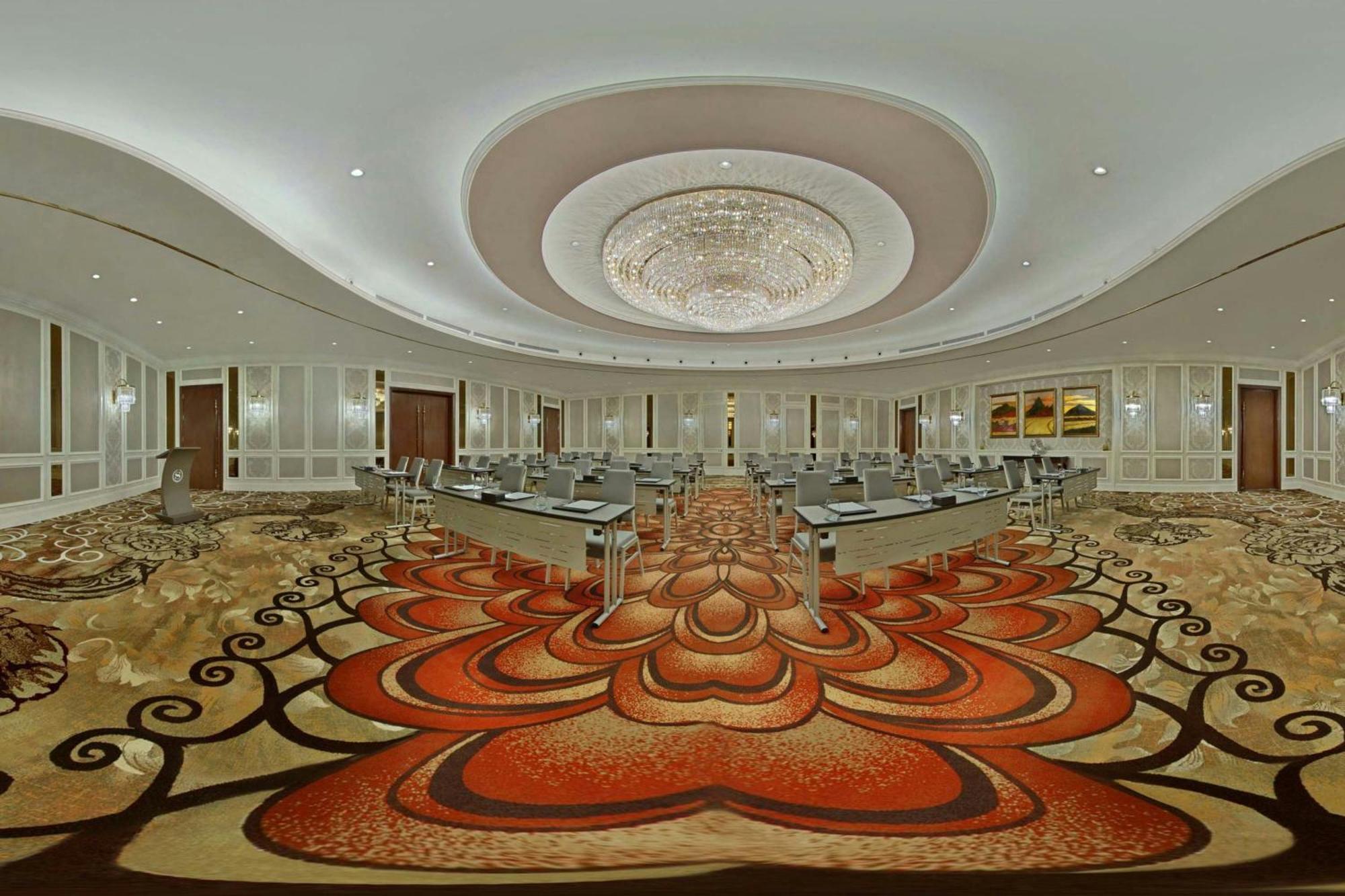 Dưỡng Và Trung Tâm Hội Nghị Sheraton Grand