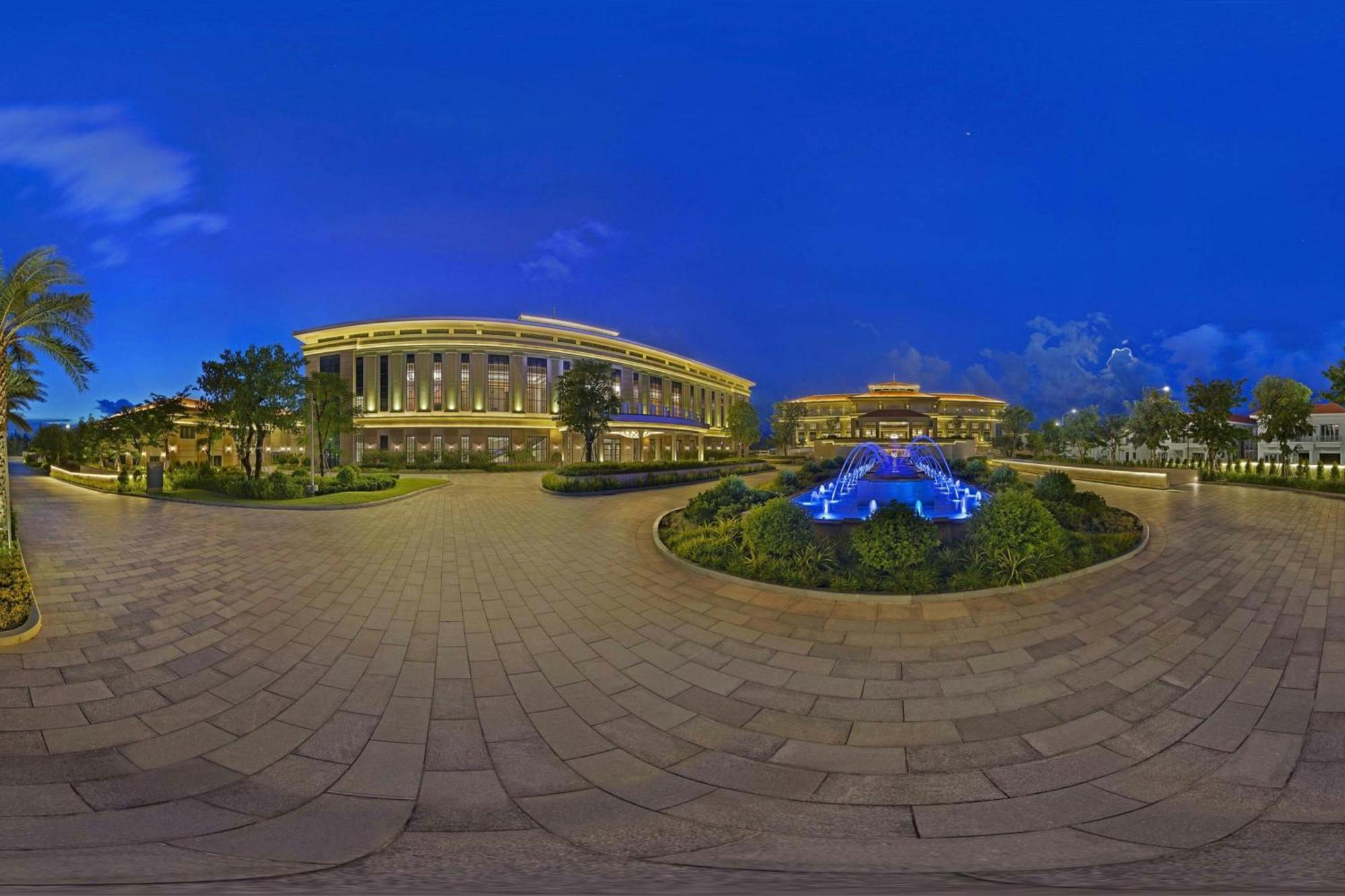 Dưỡng Và Trung Tâm Hội Nghị Sheraton Grand 5*